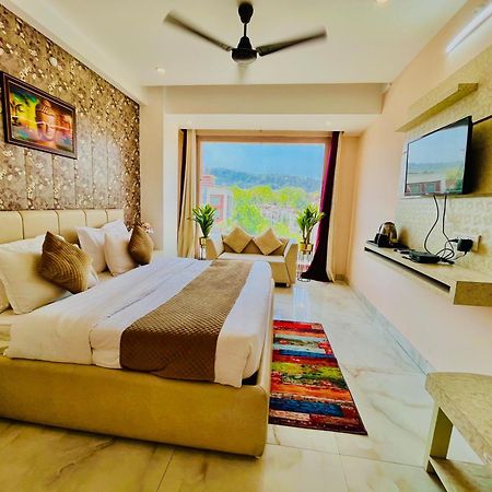 Hotel Golden Temple View By La Casa, Amritsar #Top Rated #Most Awarded #Swimming Pool #Prime Location #Luxury Rooms #Parking #Rooftop Cafe Exterior photo