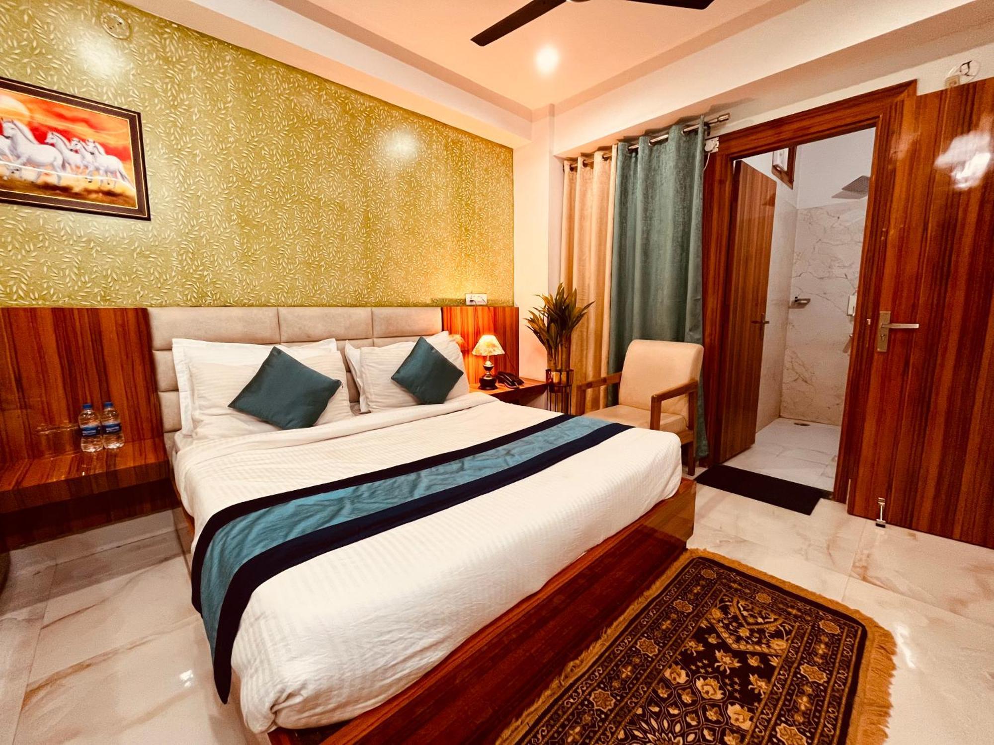 Hotel Golden Temple View By La Casa, Amritsar #Top Rated #Most Awarded #Swimming Pool #Prime Location #Luxury Rooms #Parking #Rooftop Cafe Exterior photo