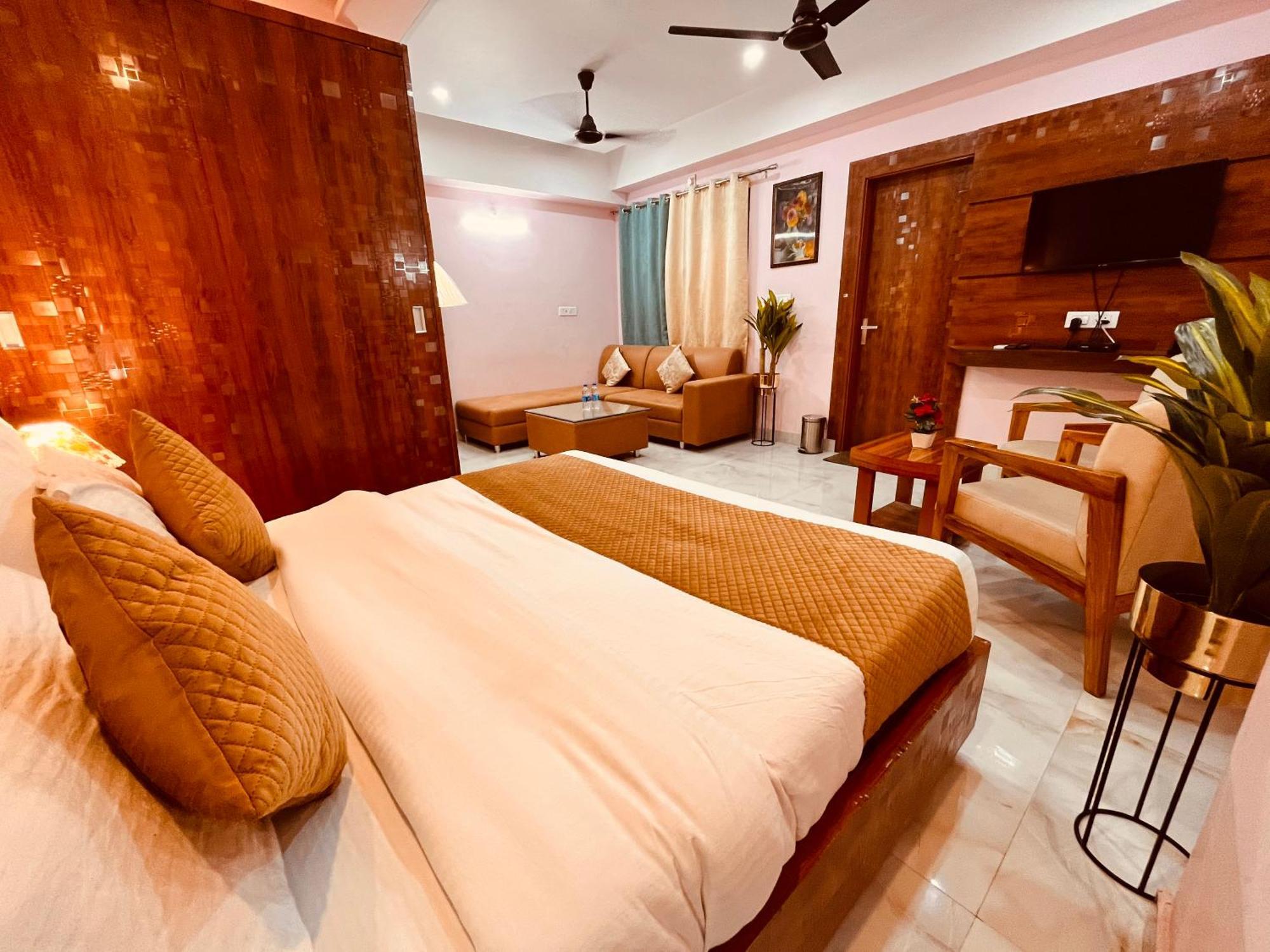 Hotel Golden Temple View By La Casa, Amritsar #Top Rated #Most Awarded #Swimming Pool #Prime Location #Luxury Rooms #Parking #Rooftop Cafe Exterior photo