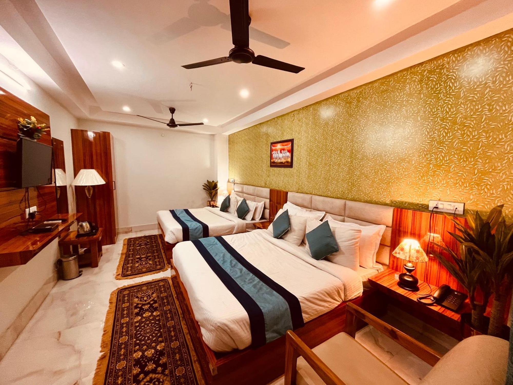 Hotel Golden Temple View By La Casa, Amritsar #Top Rated #Most Awarded #Swimming Pool #Prime Location #Luxury Rooms #Parking #Rooftop Cafe Exterior photo