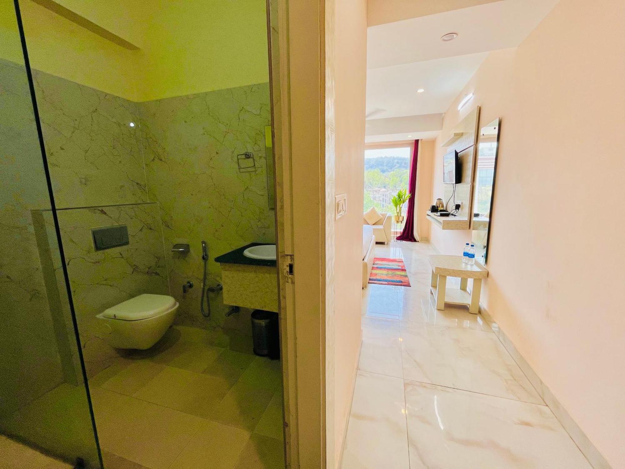 Hotel Golden Temple View By La Casa, Amritsar #Top Rated #Most Awarded #Swimming Pool #Prime Location #Luxury Rooms #Parking #Rooftop Cafe Exterior photo