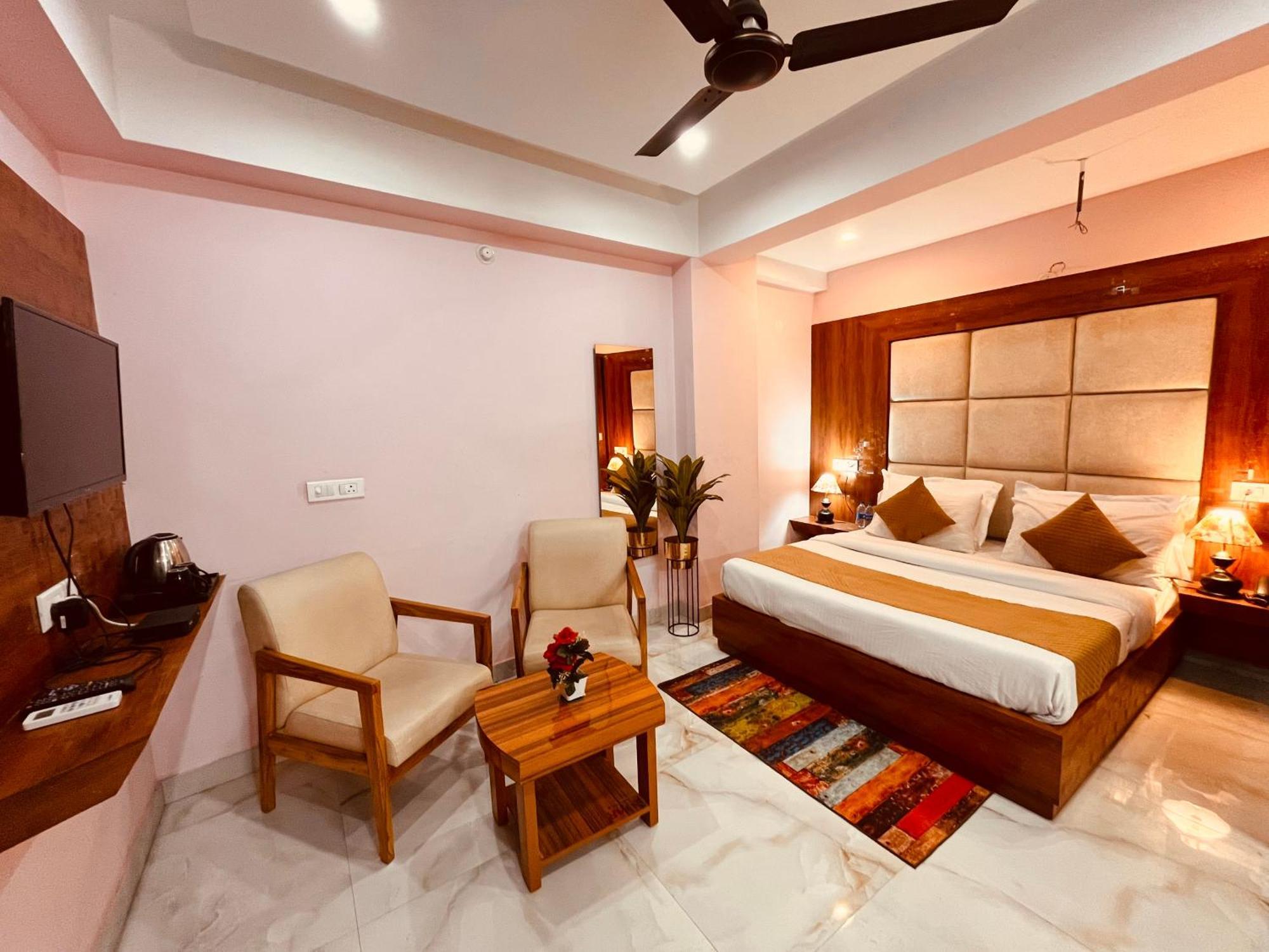 Hotel Golden Temple View By La Casa, Amritsar #Top Rated #Most Awarded #Swimming Pool #Prime Location #Luxury Rooms #Parking #Rooftop Cafe Exterior photo