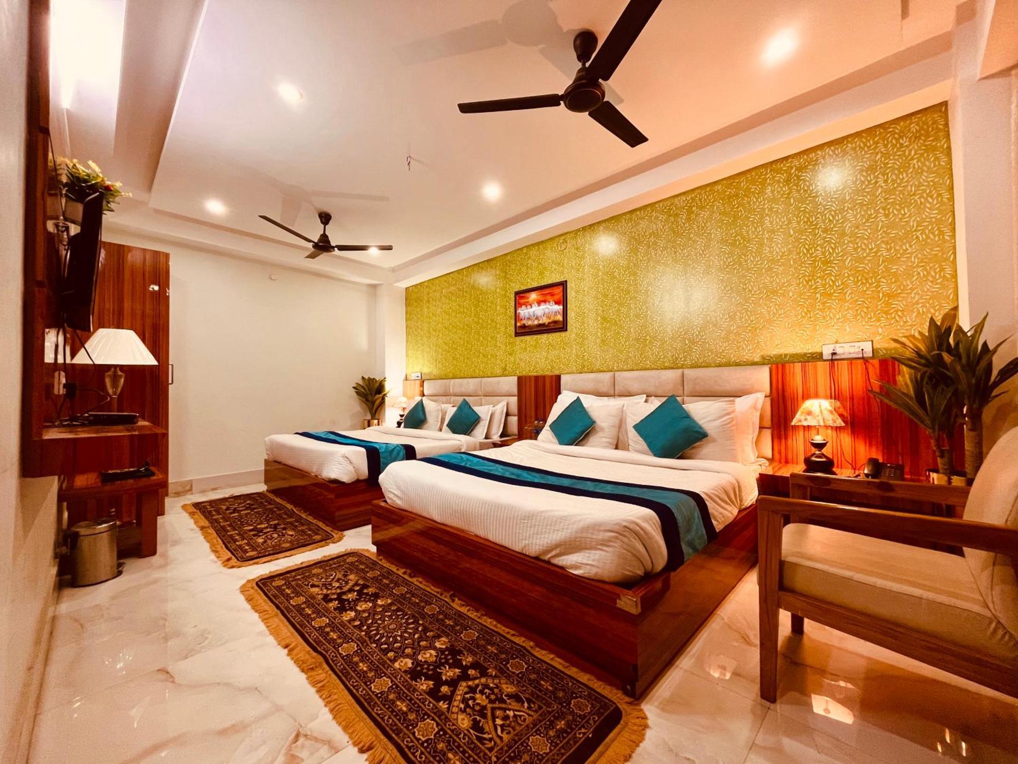 Hotel Golden Temple View By La Casa, Amritsar #Top Rated #Most Awarded #Swimming Pool #Prime Location #Luxury Rooms #Parking #Rooftop Cafe Exterior photo