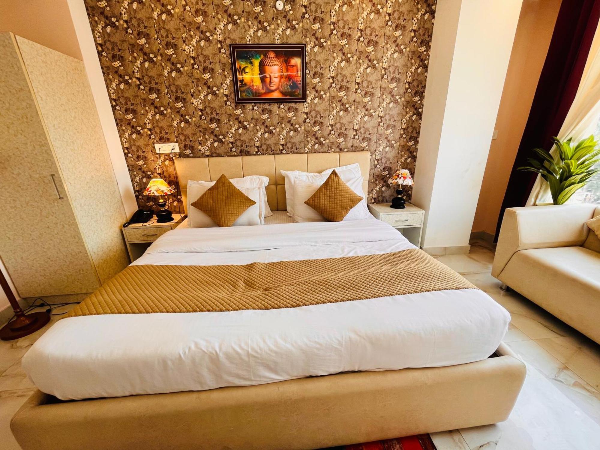 Hotel Golden Temple View By La Casa, Amritsar #Top Rated #Most Awarded #Swimming Pool #Prime Location #Luxury Rooms #Parking #Rooftop Cafe Exterior photo