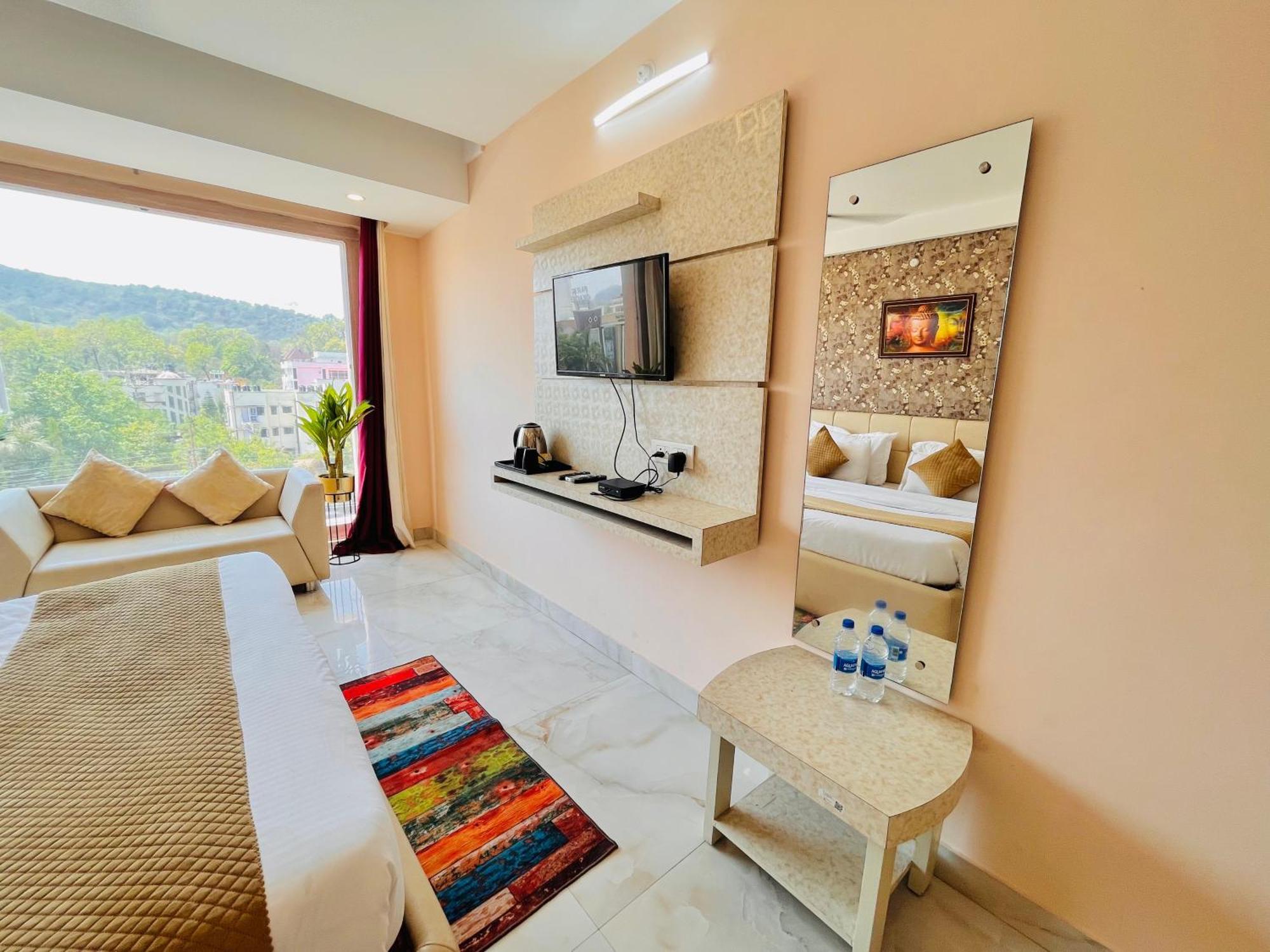 Hotel Golden Temple View By La Casa, Amritsar #Top Rated #Most Awarded #Swimming Pool #Prime Location #Luxury Rooms #Parking #Rooftop Cafe Exterior photo