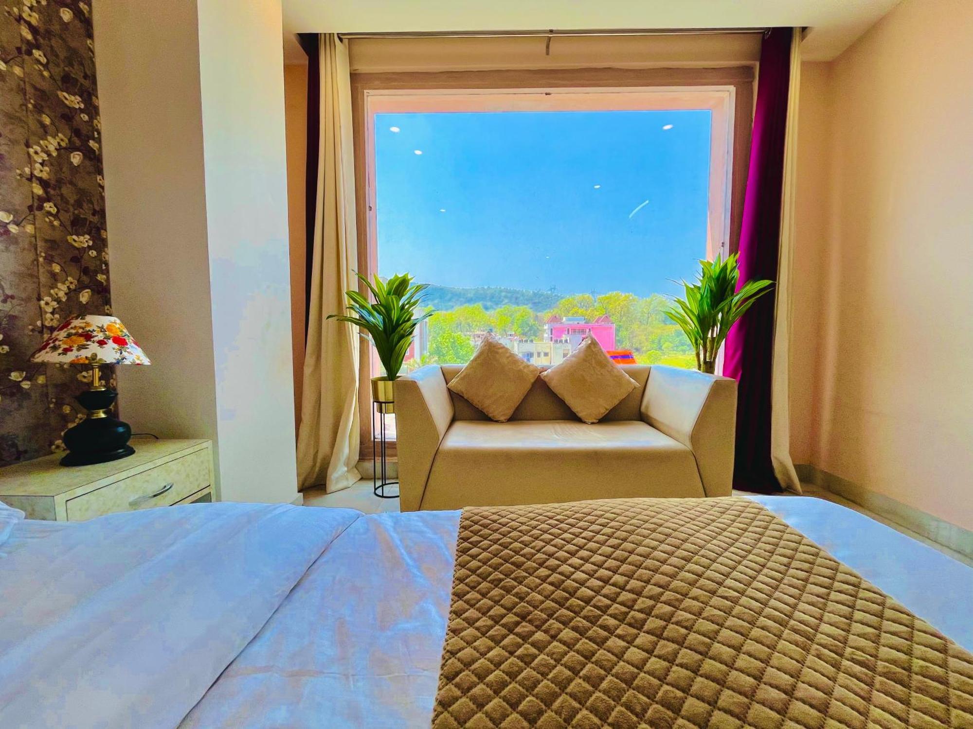 Hotel Golden Temple View By La Casa, Amritsar #Top Rated #Most Awarded #Swimming Pool #Prime Location #Luxury Rooms #Parking #Rooftop Cafe Exterior photo