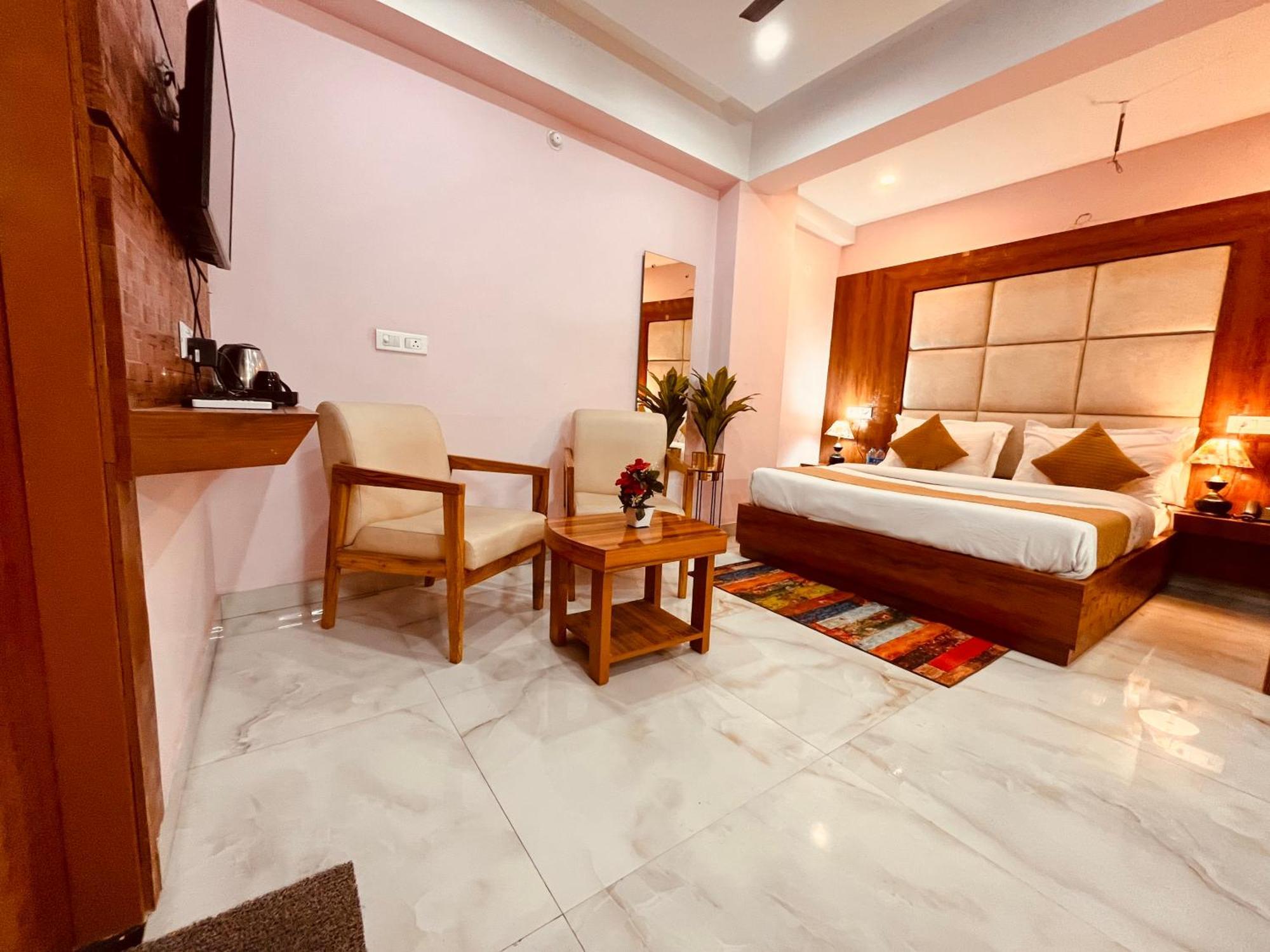 Hotel Golden Temple View By La Casa, Amritsar #Top Rated #Most Awarded #Swimming Pool #Prime Location #Luxury Rooms #Parking #Rooftop Cafe Exterior photo