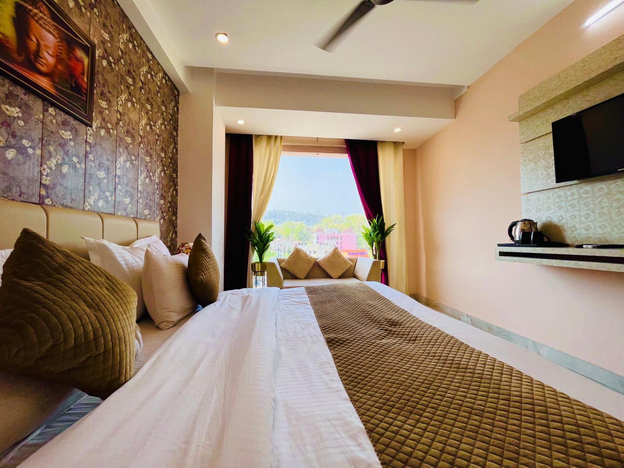 Hotel Golden Temple View By La Casa, Amritsar #Top Rated #Most Awarded #Swimming Pool #Prime Location #Luxury Rooms #Parking #Rooftop Cafe Exterior photo