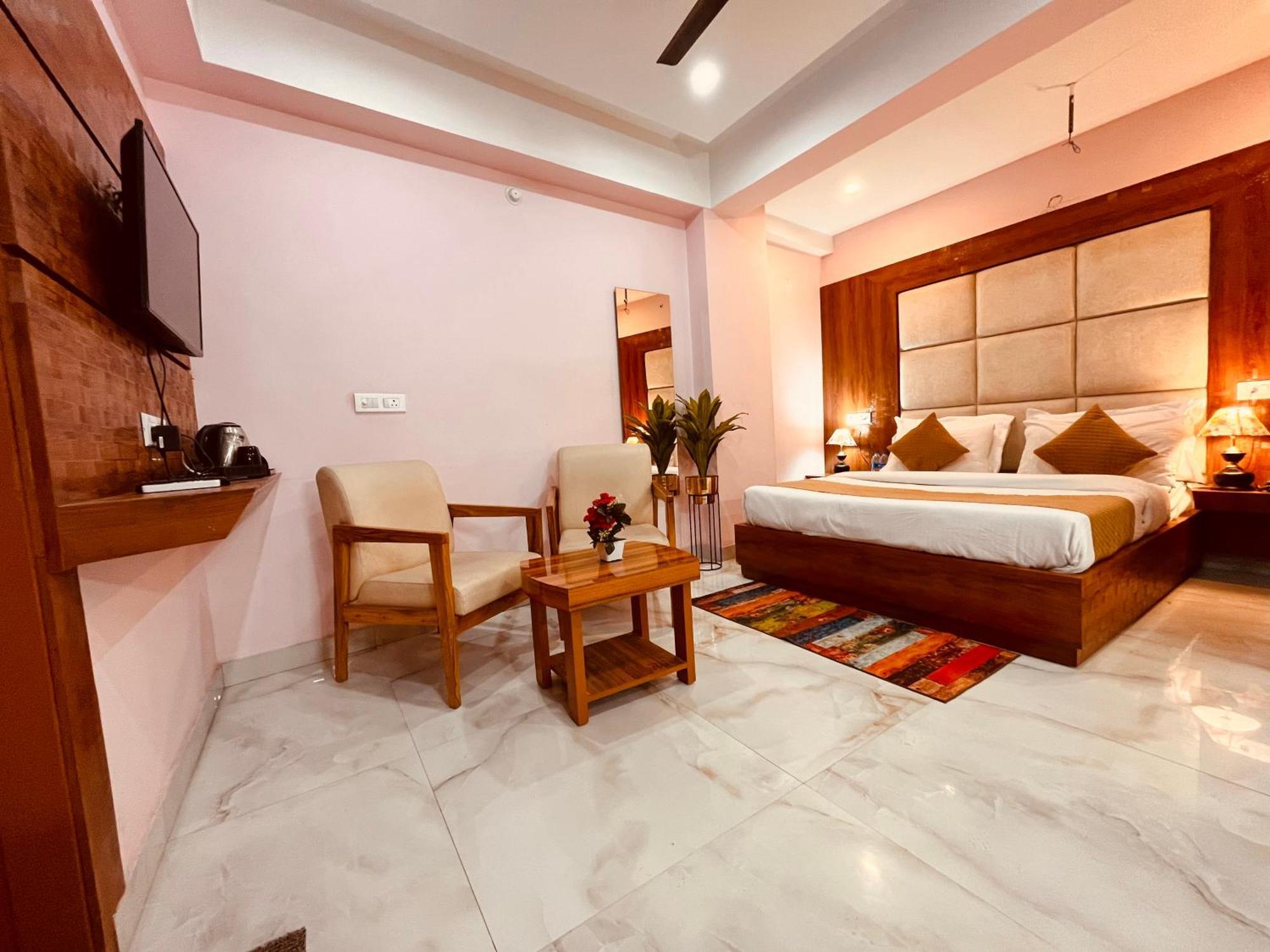 Hotel Golden Temple View By La Casa, Amritsar #Top Rated #Most Awarded #Swimming Pool #Prime Location #Luxury Rooms #Parking #Rooftop Cafe Exterior photo