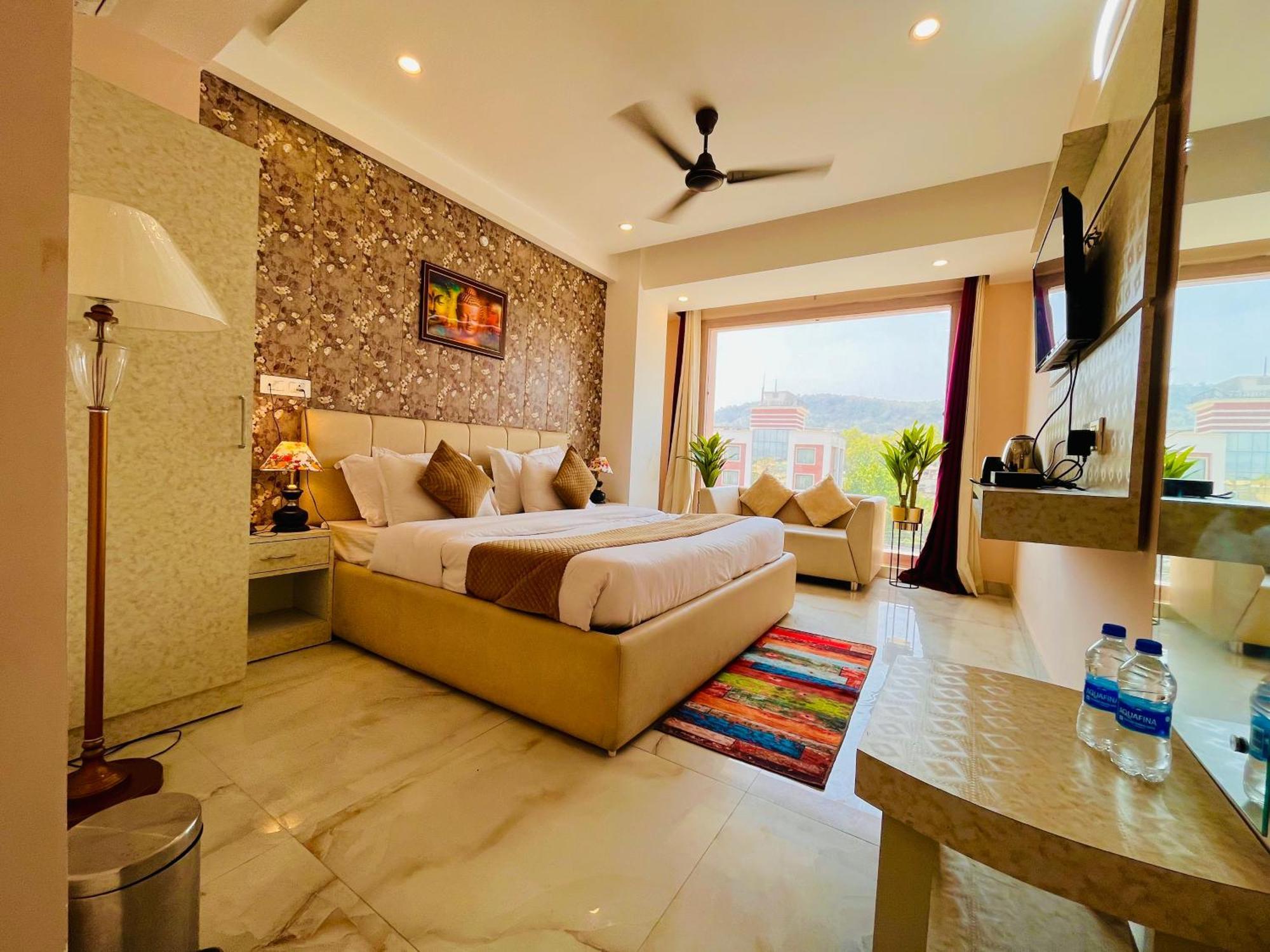 Hotel Golden Temple View By La Casa, Amritsar #Top Rated #Most Awarded #Swimming Pool #Prime Location #Luxury Rooms #Parking #Rooftop Cafe Exterior photo
