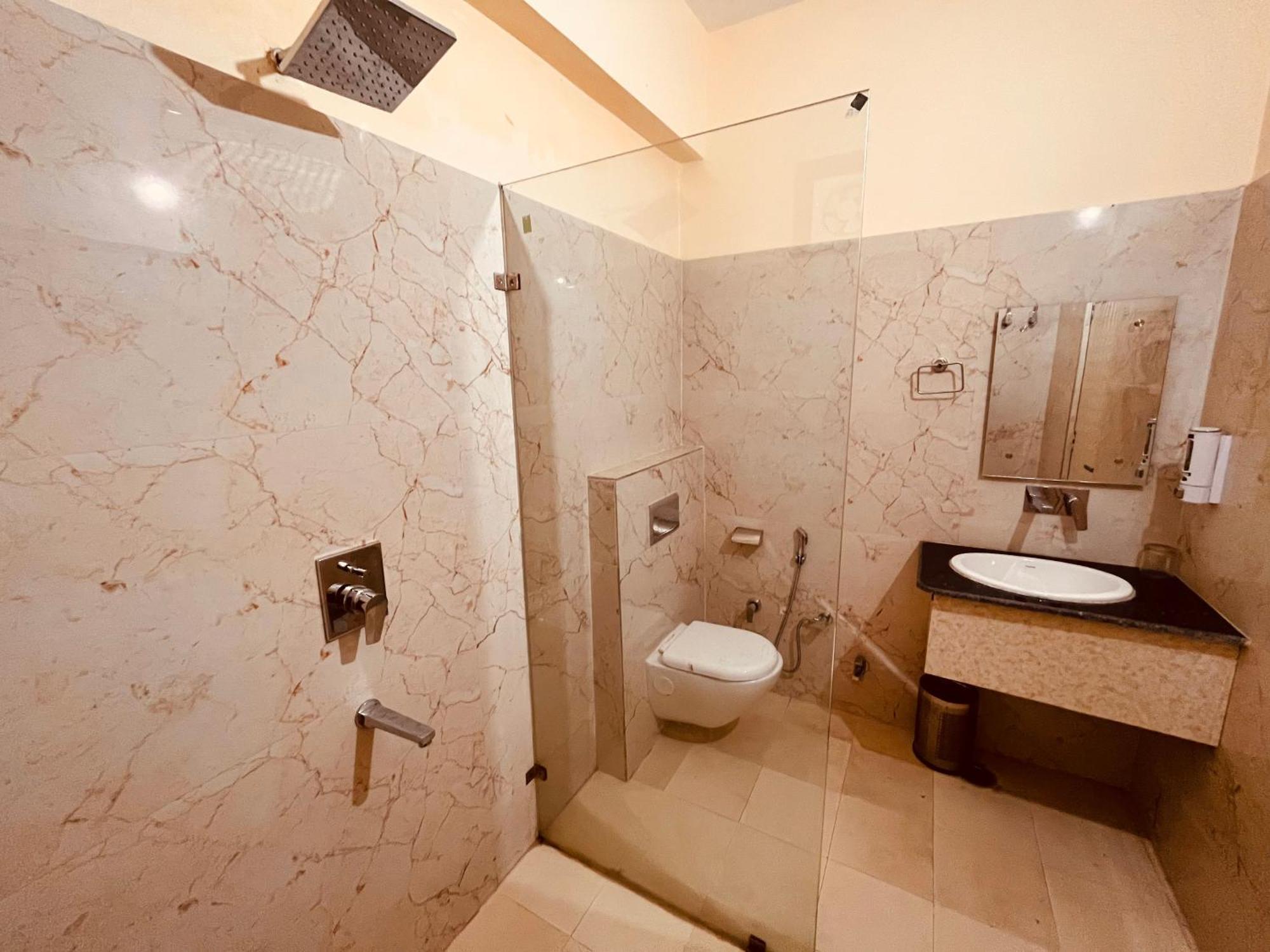 Hotel Golden Temple View By La Casa, Amritsar #Top Rated #Most Awarded #Swimming Pool #Prime Location #Luxury Rooms #Parking #Rooftop Cafe Exterior photo