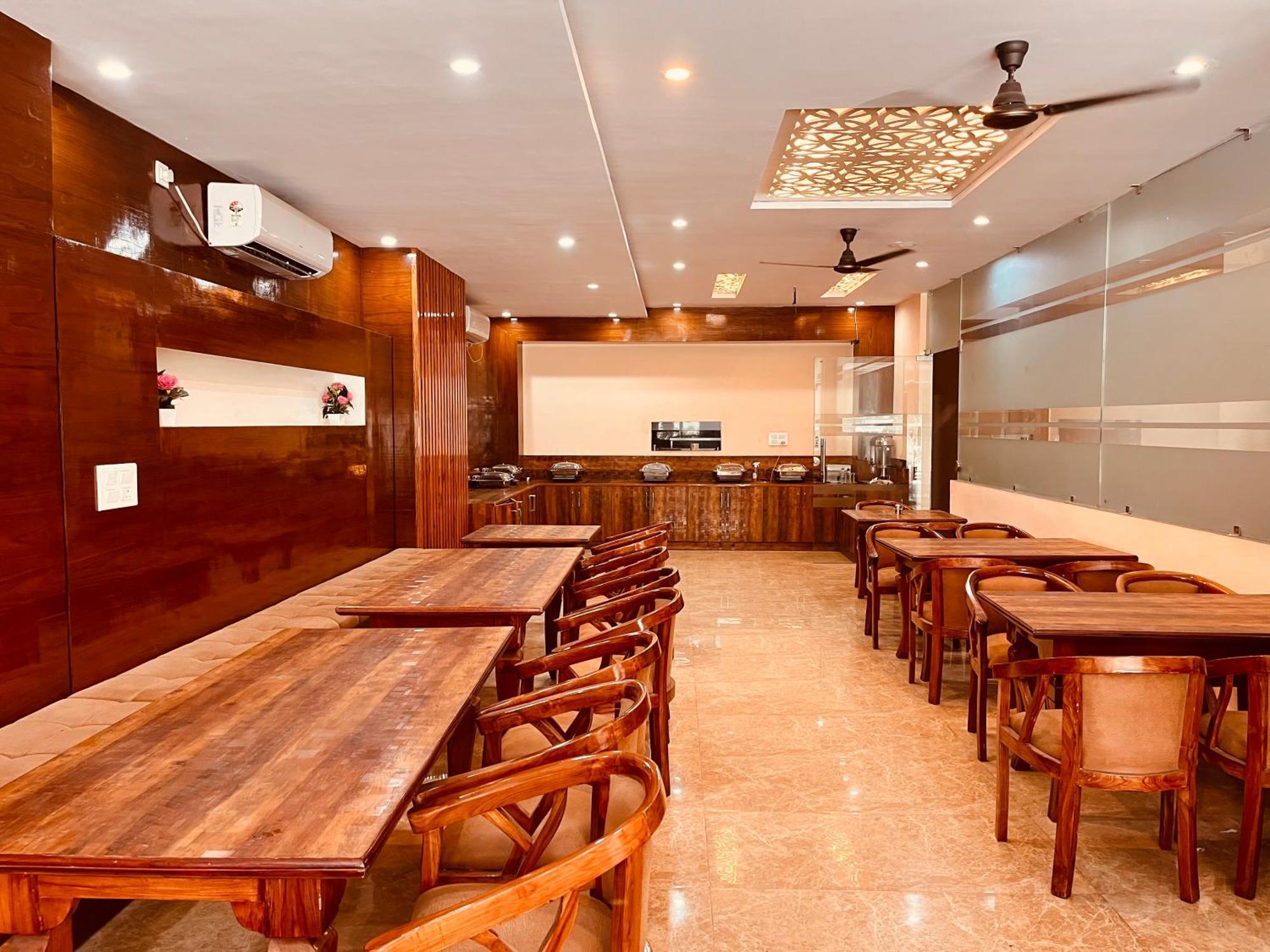 Hotel Golden Temple View By La Casa, Amritsar #Top Rated #Most Awarded #Swimming Pool #Prime Location #Luxury Rooms #Parking #Rooftop Cafe Exterior photo
